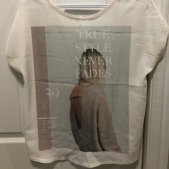 Light t shirt with open back - Picture 1 of 3